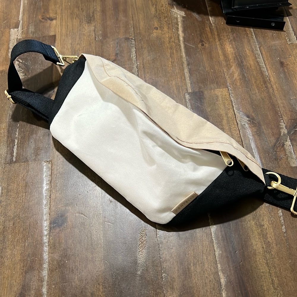 Crossbody belt bag